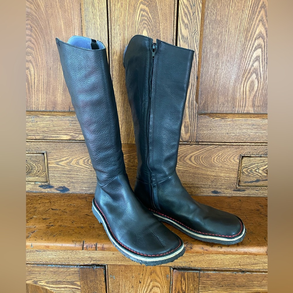 Camper 39 tall black leather boots flat crepe rubber sole knee high
